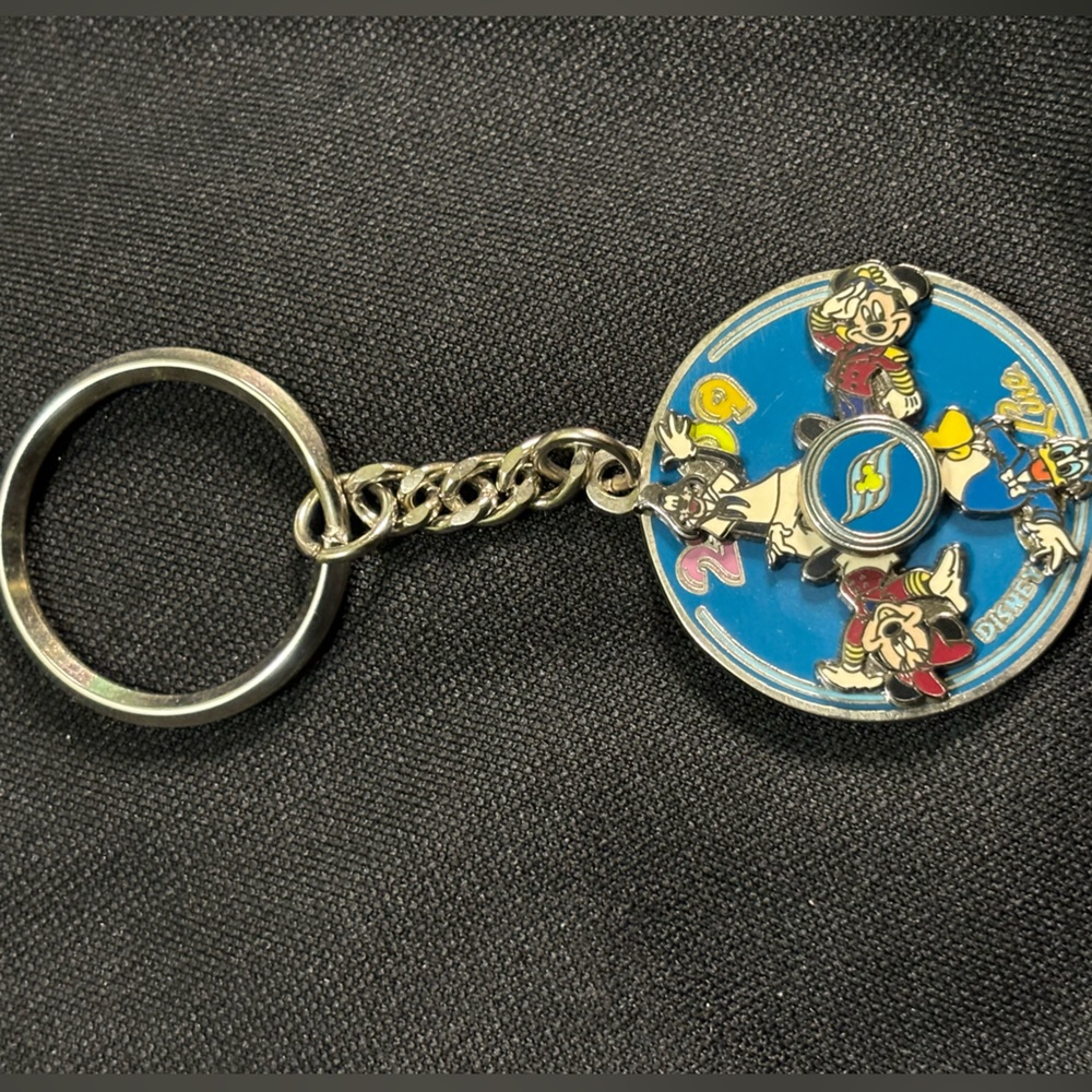 2009 DISNEY MICKEY MOUSE CRUISE LINE COLLECTABLE FIDGET KEYCHAIN